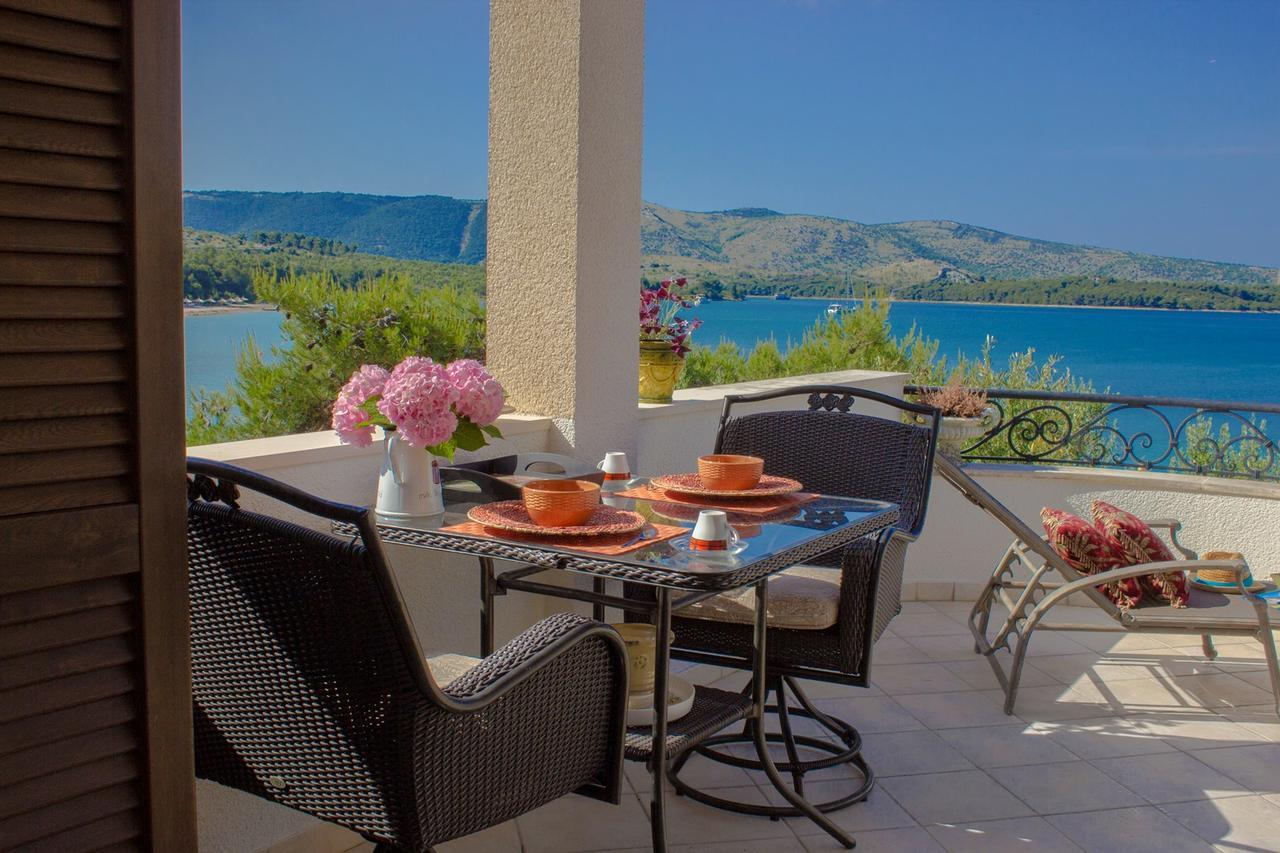 Sea Breeze - Front Sea Apartment Zaboric Exterior foto