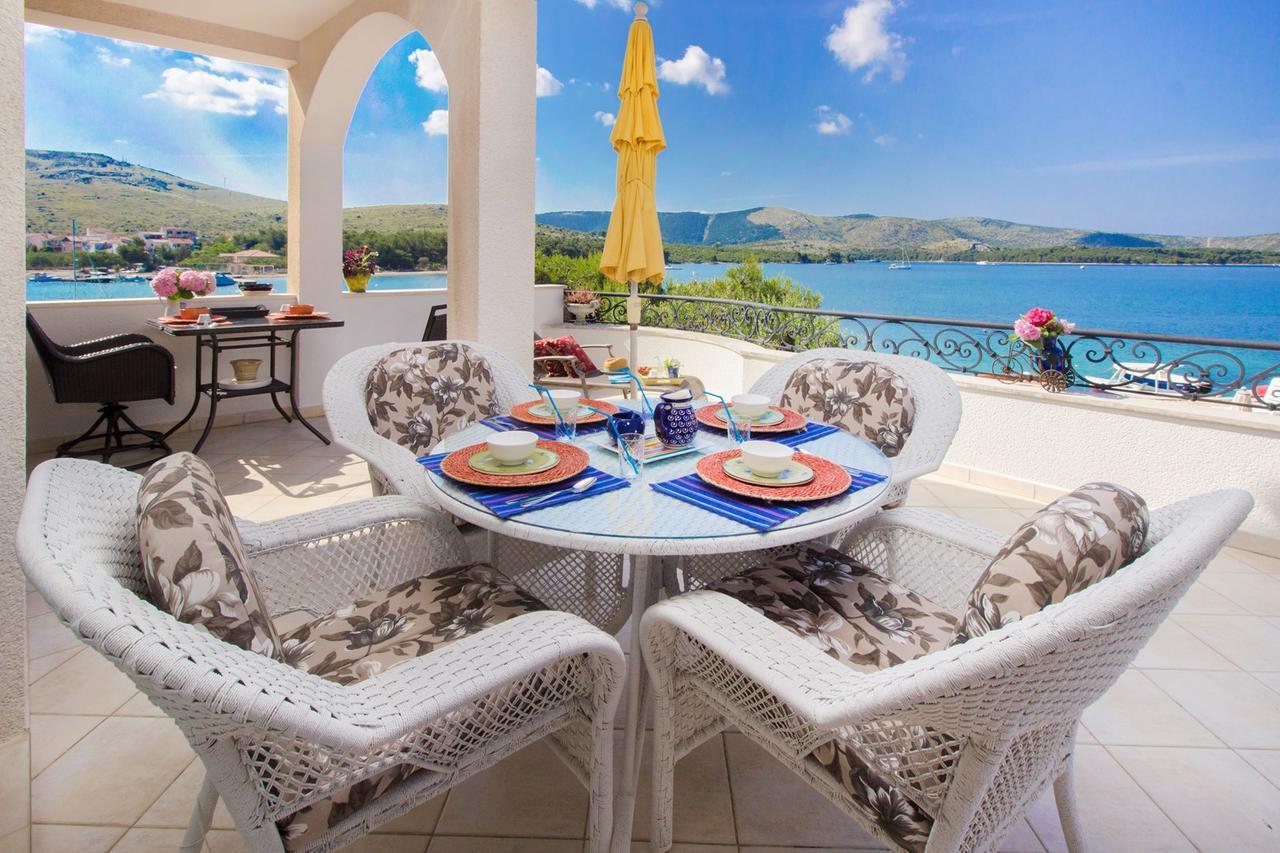 Sea Breeze - Front Sea Apartment Zaboric Exterior foto