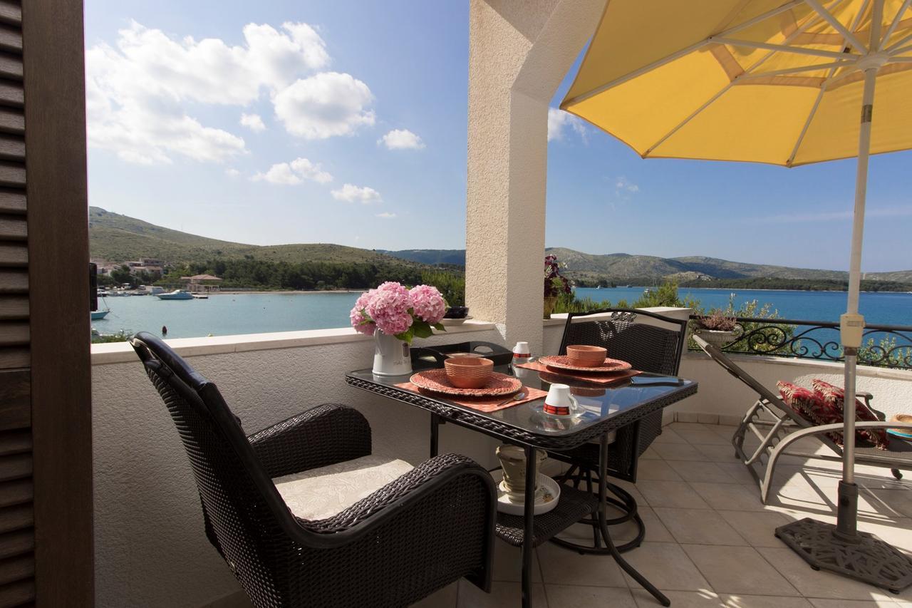 Sea Breeze - Front Sea Apartment Zaboric Exterior foto